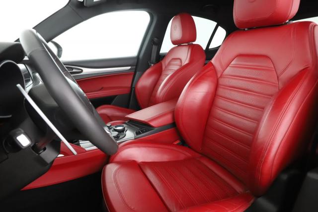 Alfa Romeo Stelvio image 5
