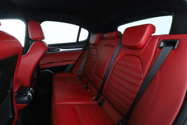 Alfa Romeo Stelvio image 2
