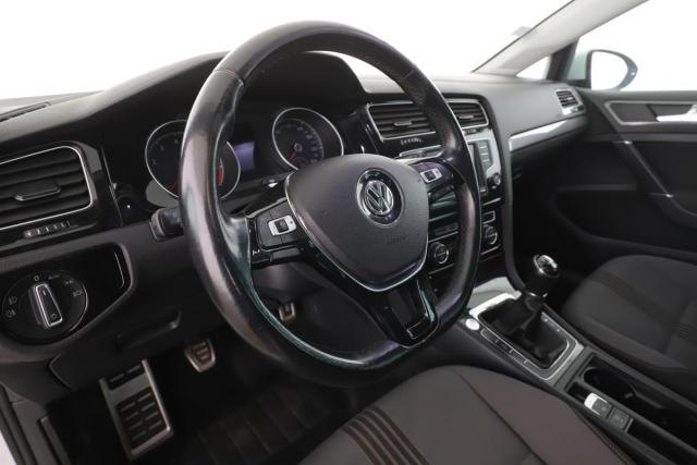 Volkswagen Golf image 4