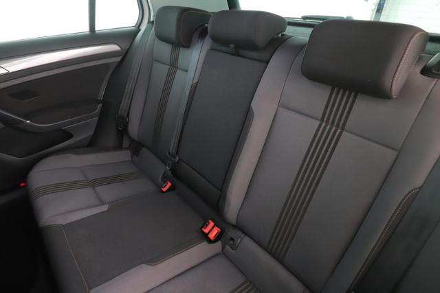 Volkswagen Golf image 5