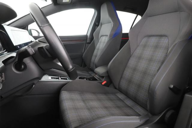 Volkswagen Golf image 9