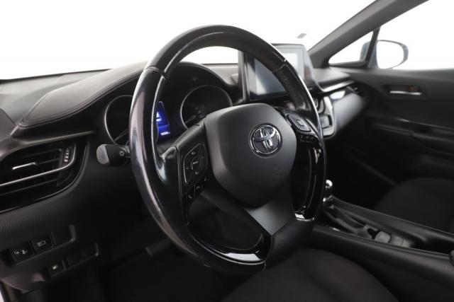 Toyota C-Hr image 2