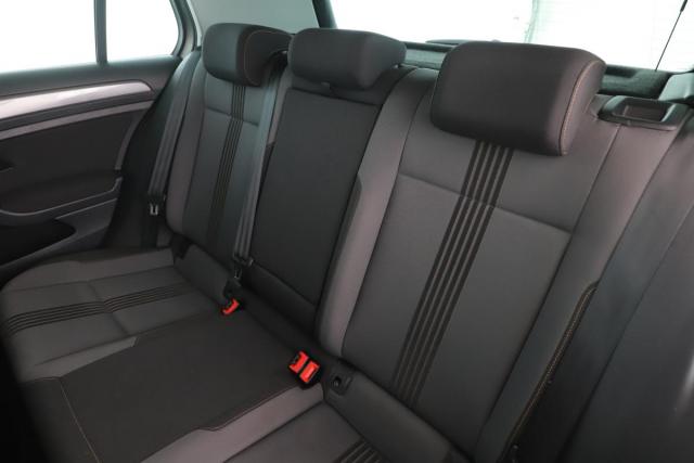 Volkswagen Golf image 6
