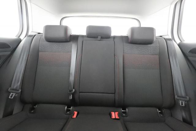 Volkswagen Golf image 6