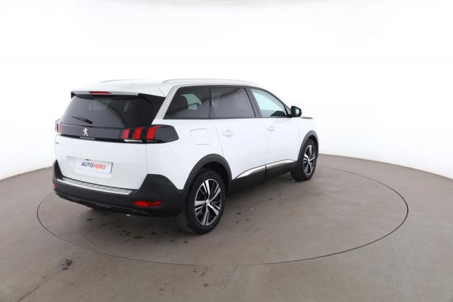 Peugeot 5008 image 1