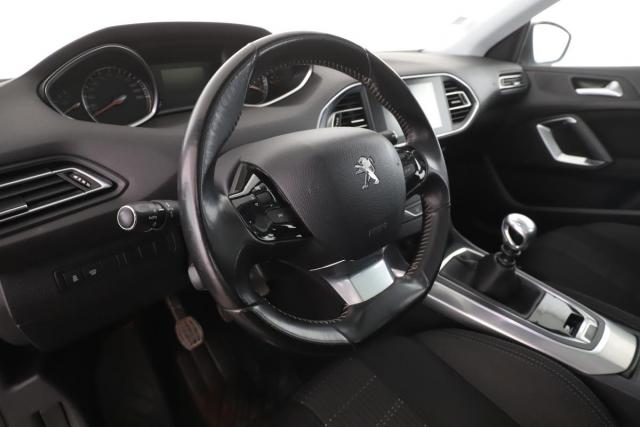 Peugeot 308 image 1