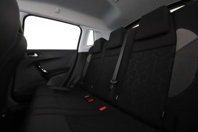 Peugeot 2008 image 9