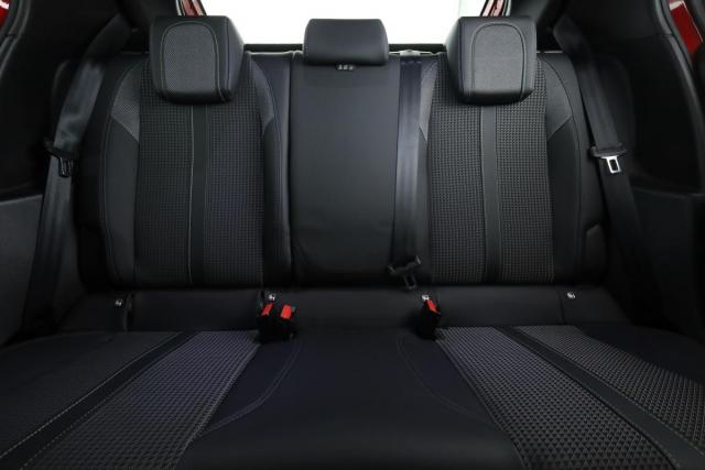 Peugeot 208 image 8