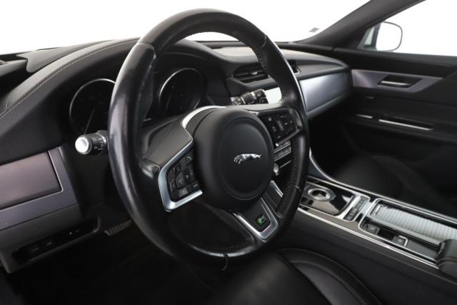 Jaguar Xf image 8