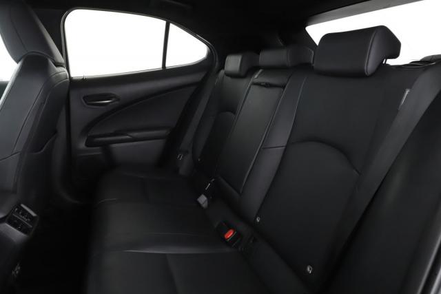 Lexus Ux image 7