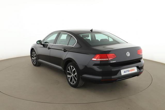 Volkswagen Passat image 2
