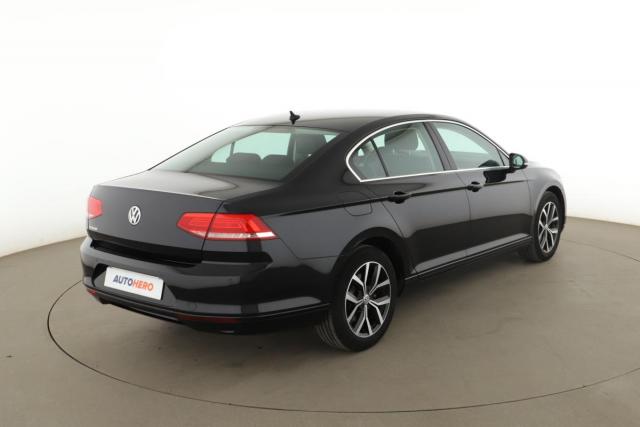 Volkswagen Passat image 1