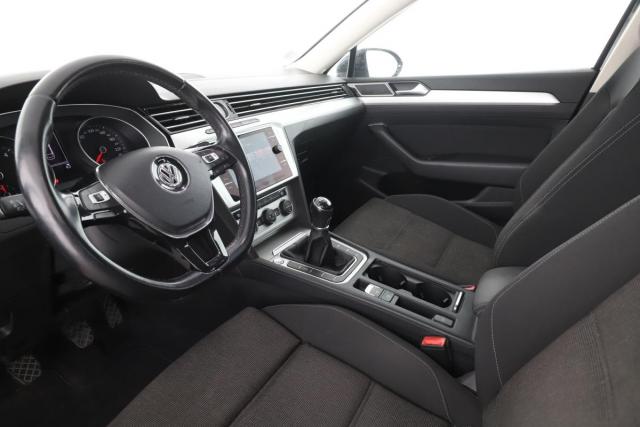 Volkswagen Passat image 6