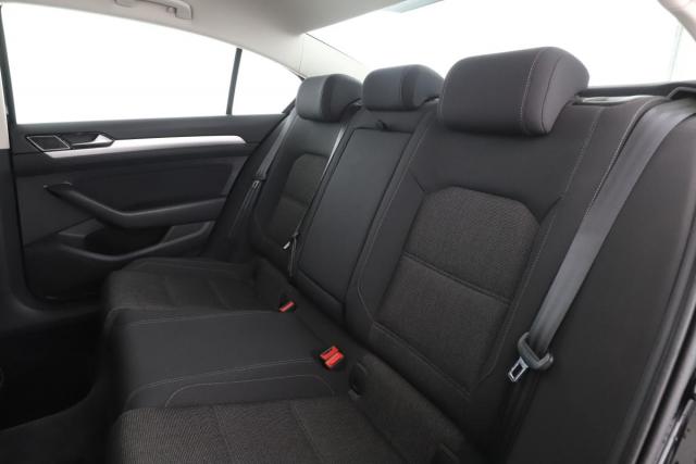 Volkswagen Passat image 9
