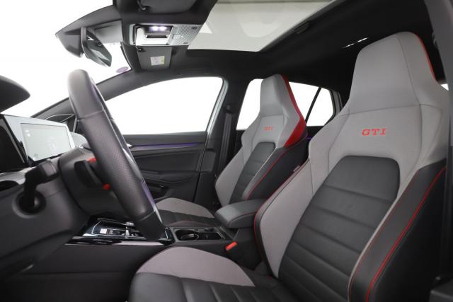 Volkswagen Golf image 6