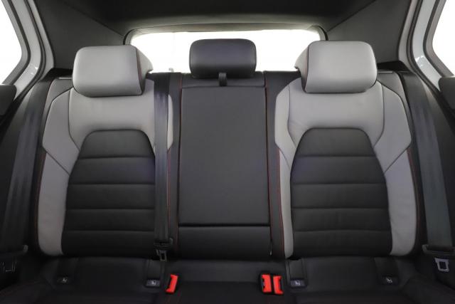 Volkswagen Golf image 9