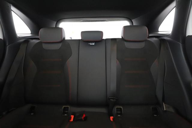 Mercedes Benz Gla image 9