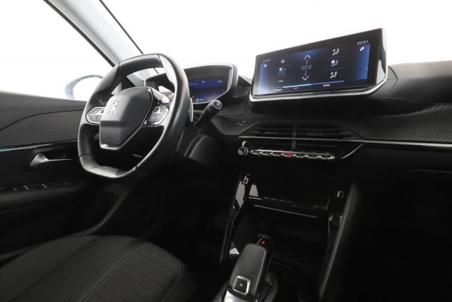 Peugeot 208 image 8