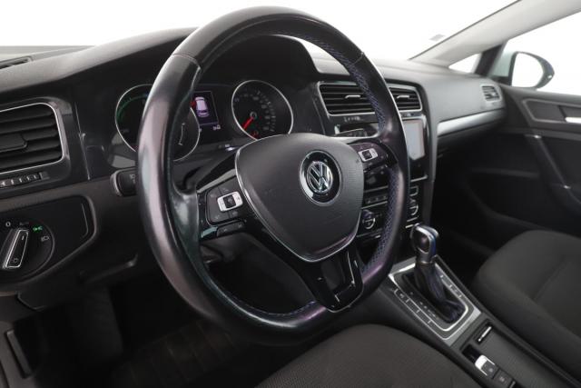 Volkswagen Golf image 6