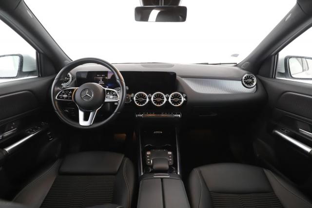 Mercedes Benz Eqa image 6