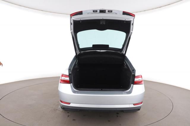 Skoda Superb image 2