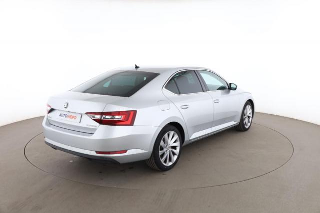 Skoda Superb image 8