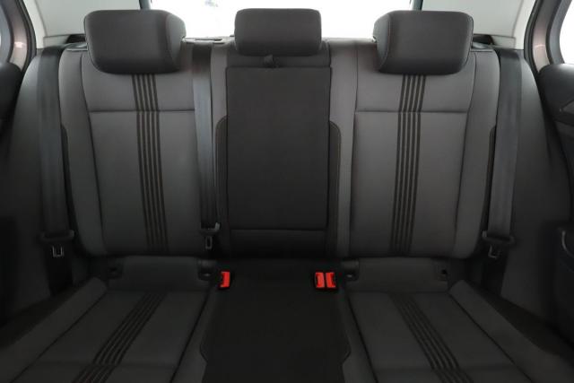 Volkswagen Golf image 4