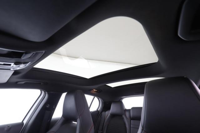 Mercedes Benz Gla image 4