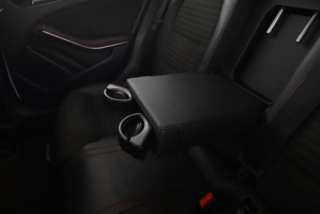 Mercedes Benz Gla image 2