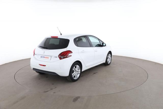 Peugeot 208 image 7