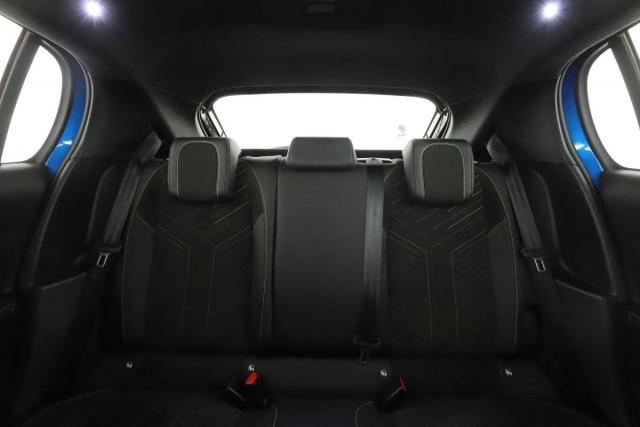 Peugeot 208 image 8