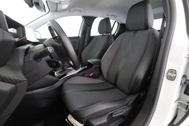 Peugeot 208 image 6