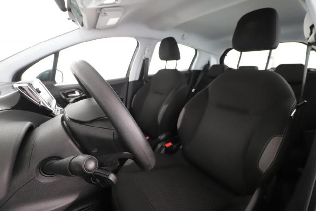 Peugeot 208 image 1