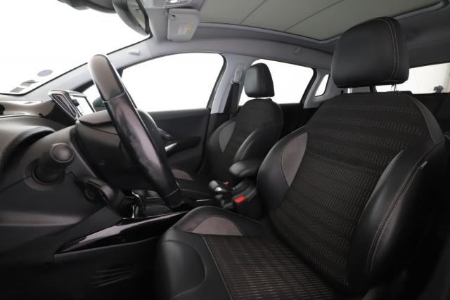 Peugeot 2008 image 3