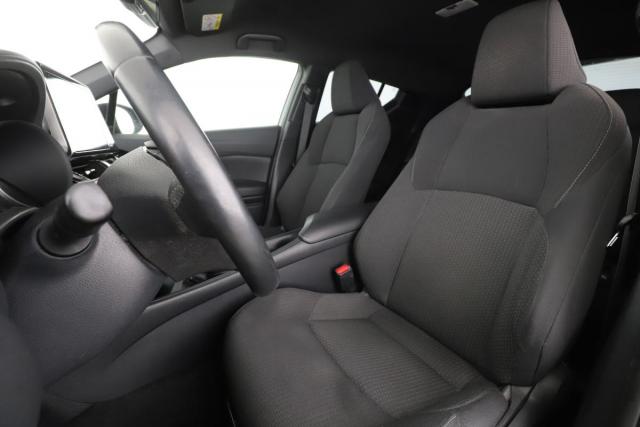 Toyota C-Hr image 6