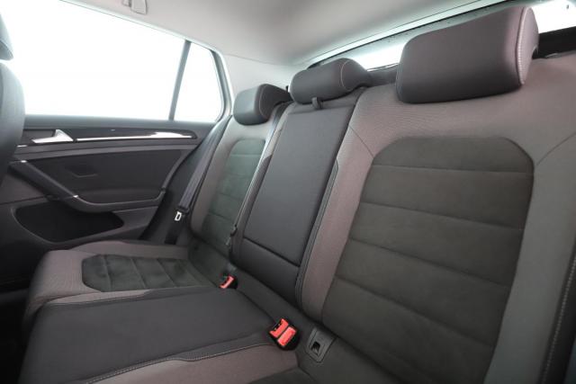 Volkswagen Golf image 9