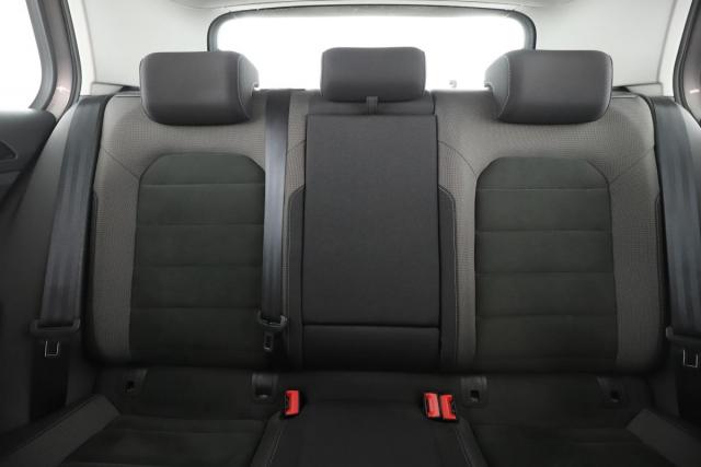 Volkswagen Golf image 8