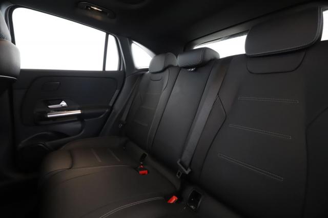 Mercedes Benz Gla image 1