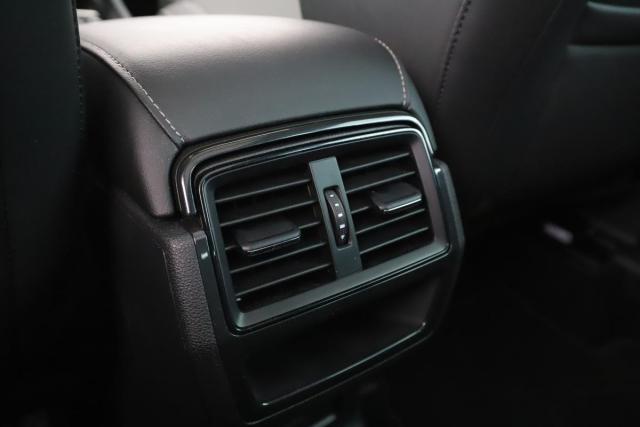 Skoda Karoq image 5