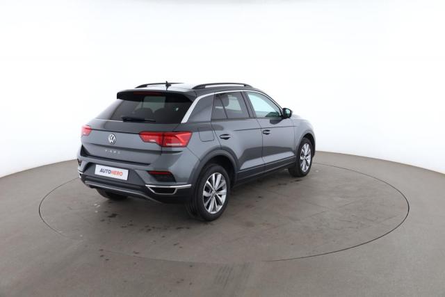 Volkswagen T-Roc image 9