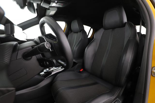 Peugeot 208 image 8