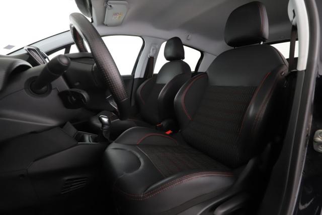 Peugeot 208 image 6