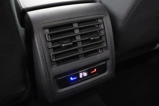 Volkswagen Golf image 9