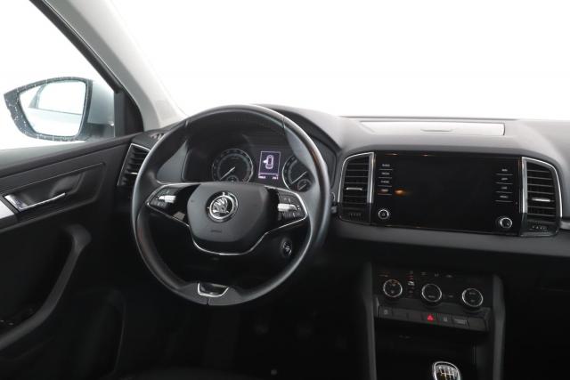 Skoda Karoq image 8