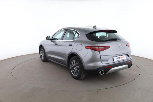 Alfa Romeo Stelvio image 2