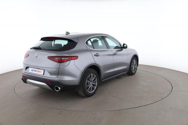 Alfa Romeo Stelvio image 7