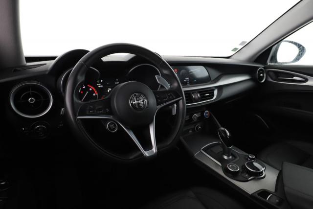 Alfa Romeo Stelvio image 9