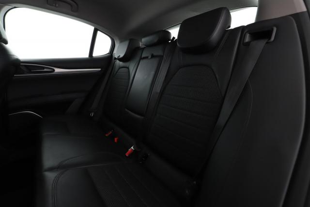 Alfa Romeo Stelvio image 5