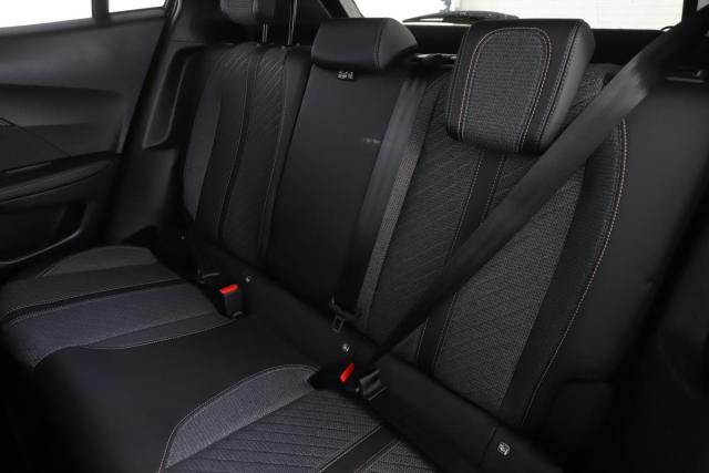 Peugeot 2008 image 6
