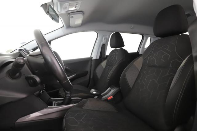 Peugeot 2008 image 9